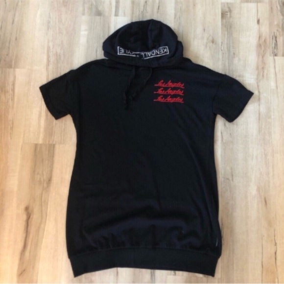 MASSIVE $10 SALE Kendall + Kylie Short Sleeve Hooded Los Angeles Tee - Picture 1 of 8